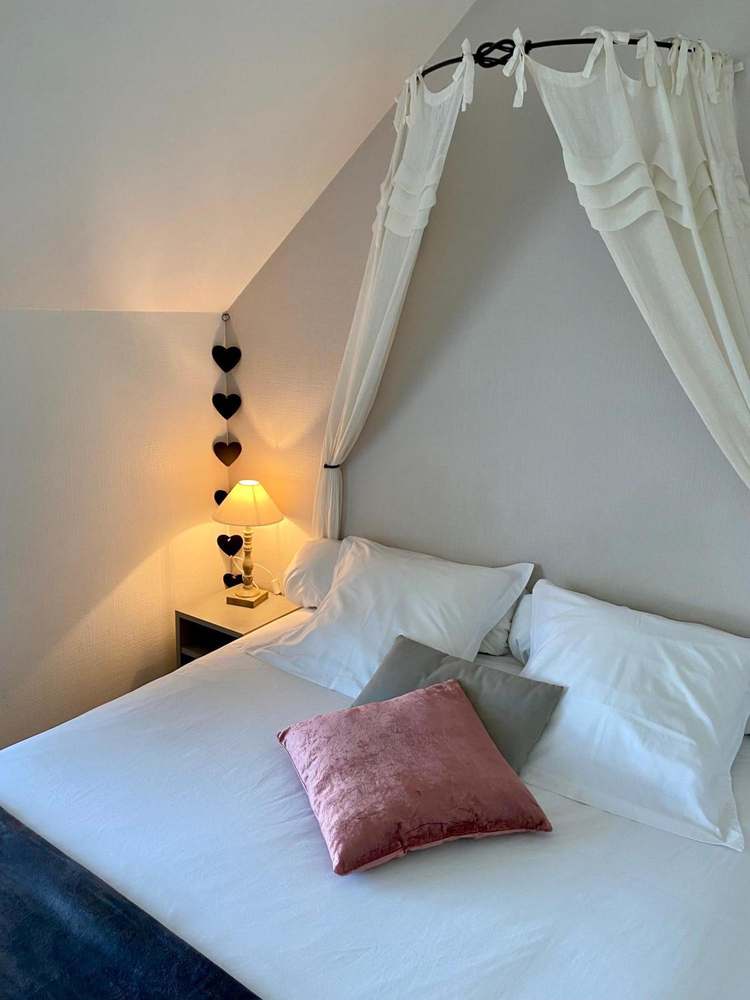 Le Relais De La Hardiesse 6Km Mont St Michel - Chambres Doubles - Suite Spa Privatif Courtils Eksteriør bilde