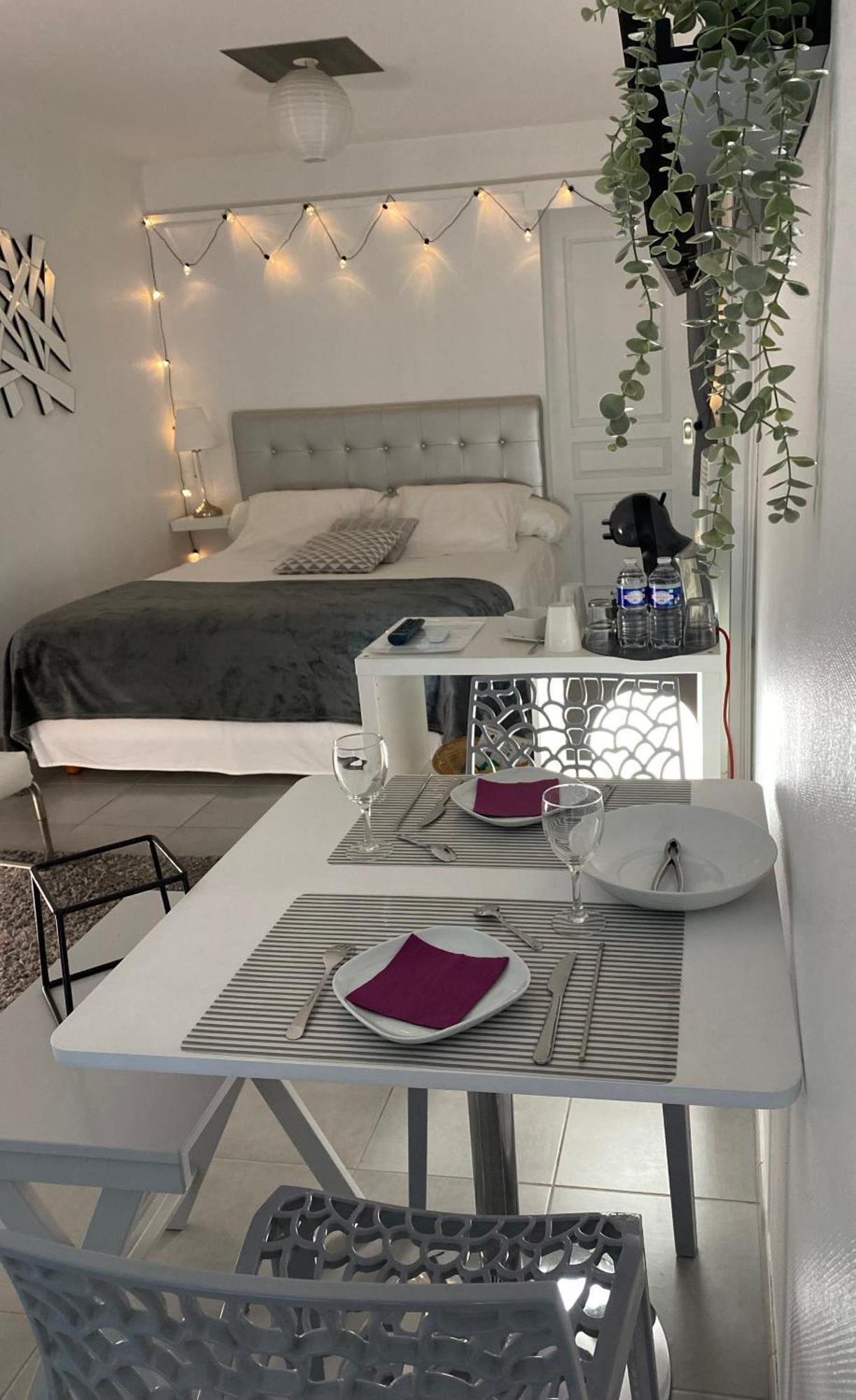 Le Relais De La Hardiesse 6Km Mont St Michel - Chambres Doubles - Suite Spa Privatif Courtils Eksteriør bilde