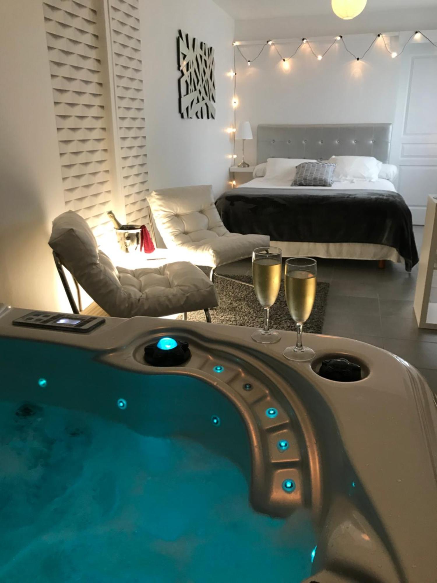 Le Relais De La Hardiesse 6Km Mont St Michel - Chambres Doubles - Suite Spa Privatif Courtils Eksteriør bilde